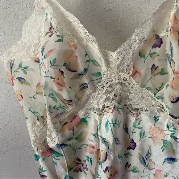 Victoria’s Secret Gold Label Floral Cream Slip Chemise Size Small - Picture 4 of 9